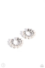Load image into Gallery viewer, Popular Pearls - White earring