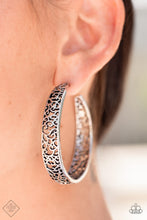 Load image into Gallery viewer, Glimpses of Malibu - Complete Trend Blend October fashion fix