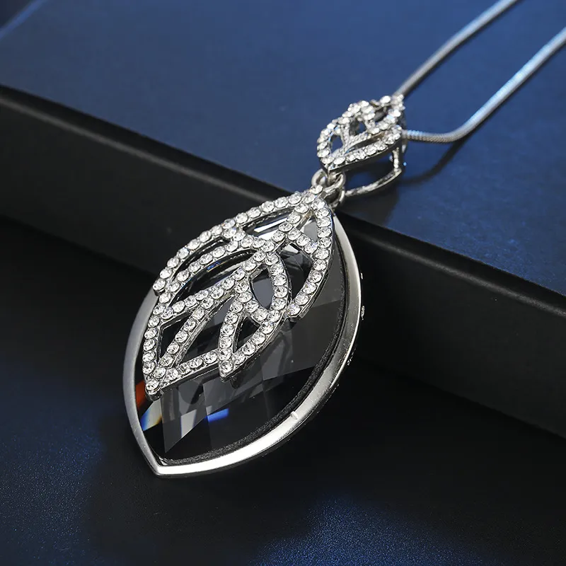 Long Rhinestone Leaf Silver Boutique NL