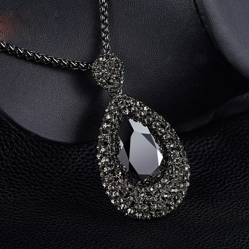 Long Rhinestone Teardrop Black Boutique NL