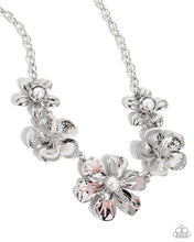Load image into Gallery viewer, FLOWER Move - Silver Necklaces
