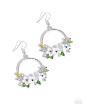 Load image into Gallery viewer, Fairy Freestyle - White earrings
