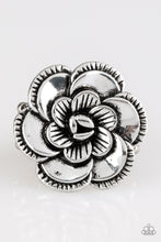 Load image into Gallery viewer, FLOWERBED and Breakfast - Silver ring
