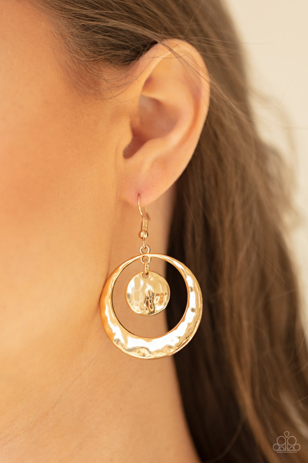 Rounded Radiance - Gold earring