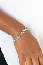 Load image into Gallery viewer, Crown Privilege - Silver bracelet
