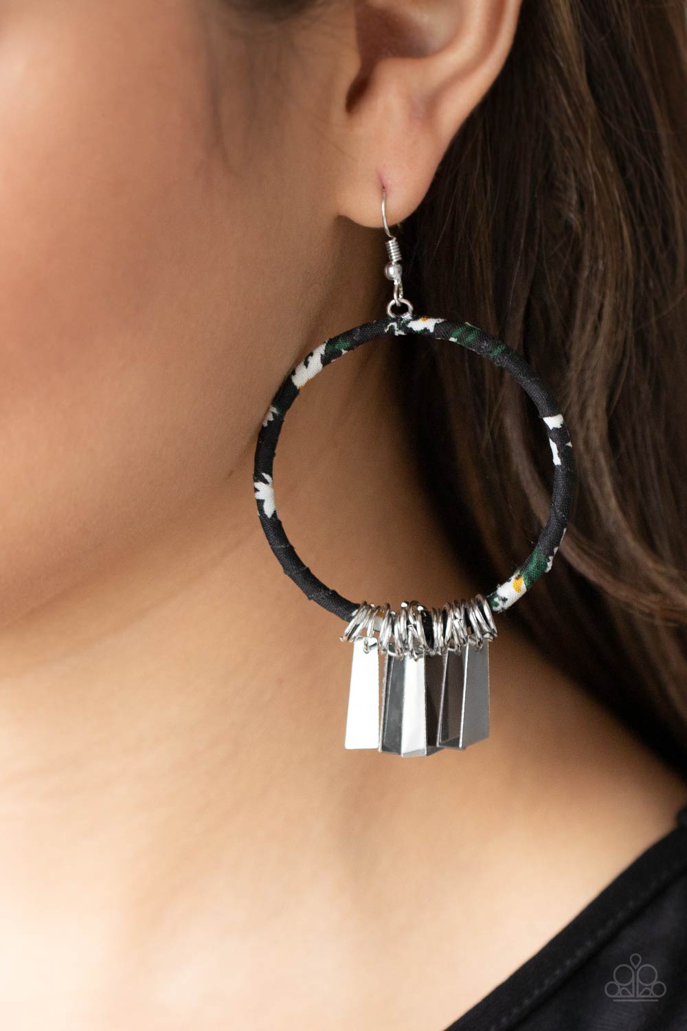 Garden Chimes - Black earrings