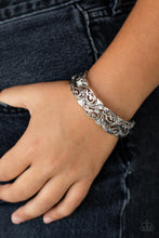 Load image into Gallery viewer, Paisley Portico - Silver bracelet
