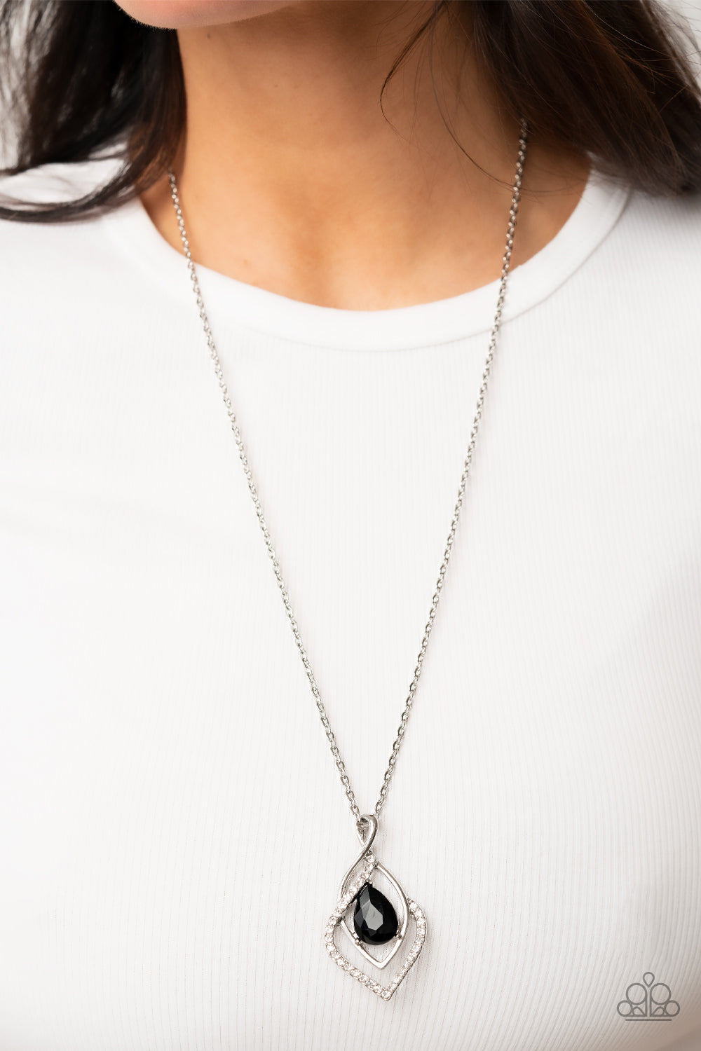 Dauntless Demure - Black necklace