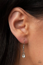 Load image into Gallery viewer, Dauntless Demure - Black necklace
