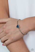 Load image into Gallery viewer, Heart of Ice - Blue bracelet
