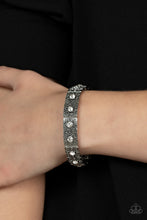 Load image into Gallery viewer, Venetian Valentine - White bracelet
