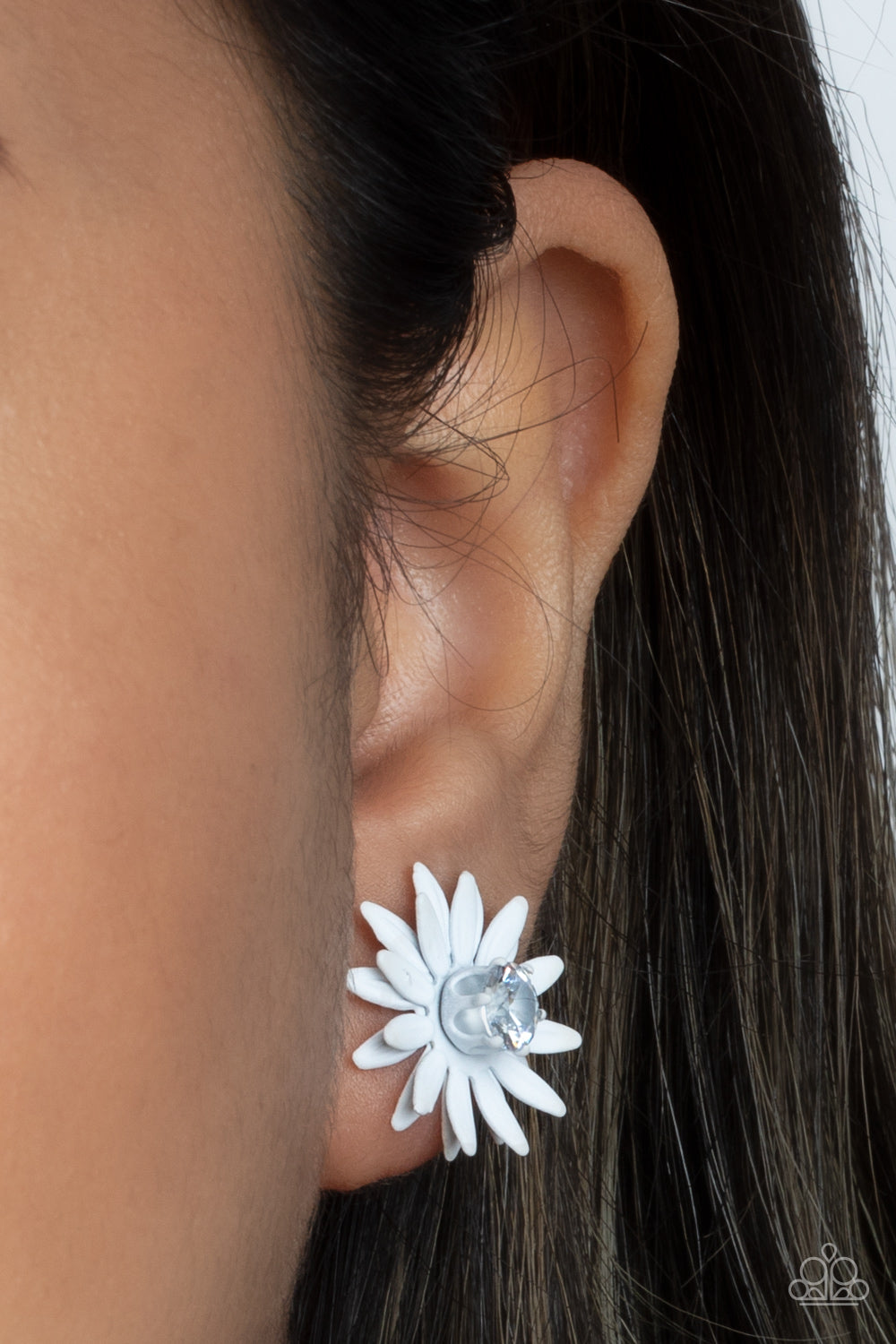Sunshiny DAIS-y - White earrings