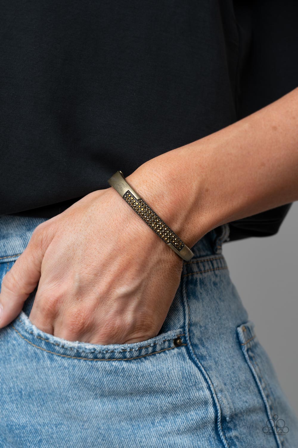 Chart-Topping Twinkle - Brass bracelet