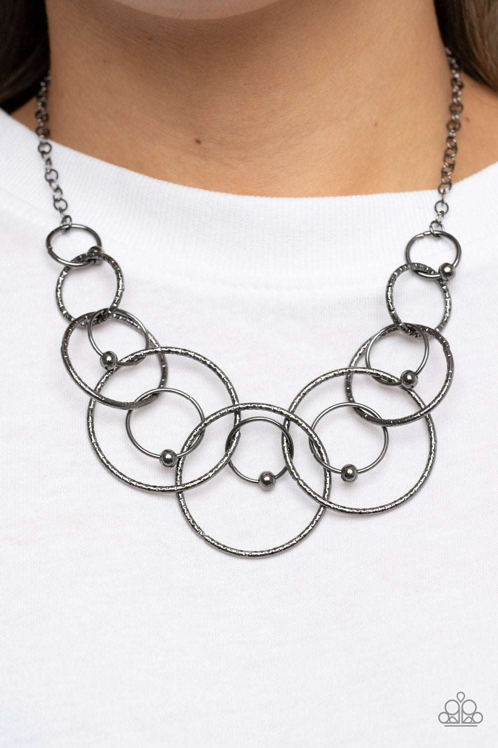 Encircled in Elegance - Black necklace