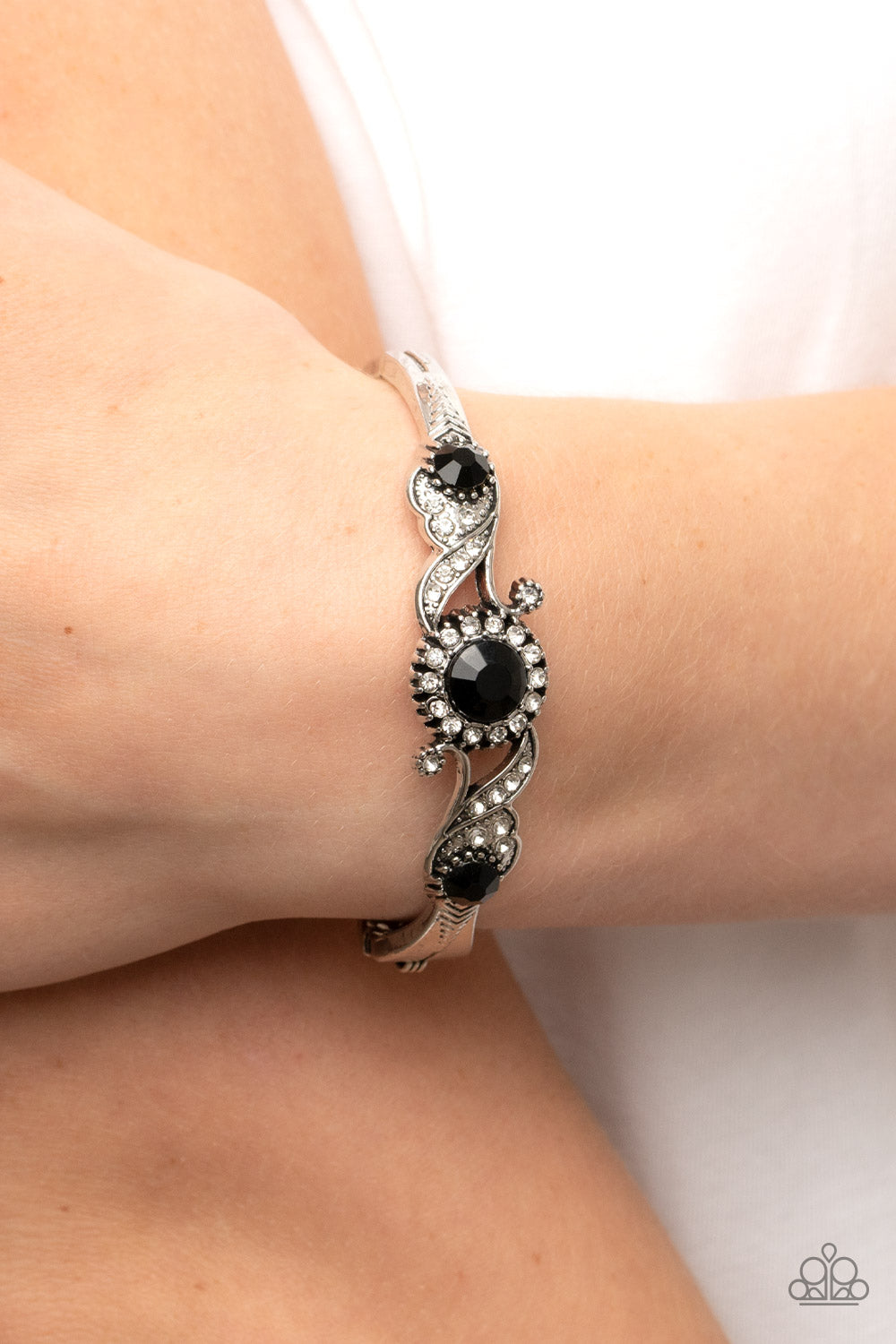 Expert Elegance - Black bracelet