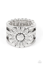 Load image into Gallery viewer, Roadside Daisies - Silver ring
