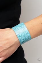 Load image into Gallery viewer, Rosy Wrap Up - Blue bracelet
