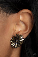 Load image into Gallery viewer, Daisy Dilemma - Brass earrings
