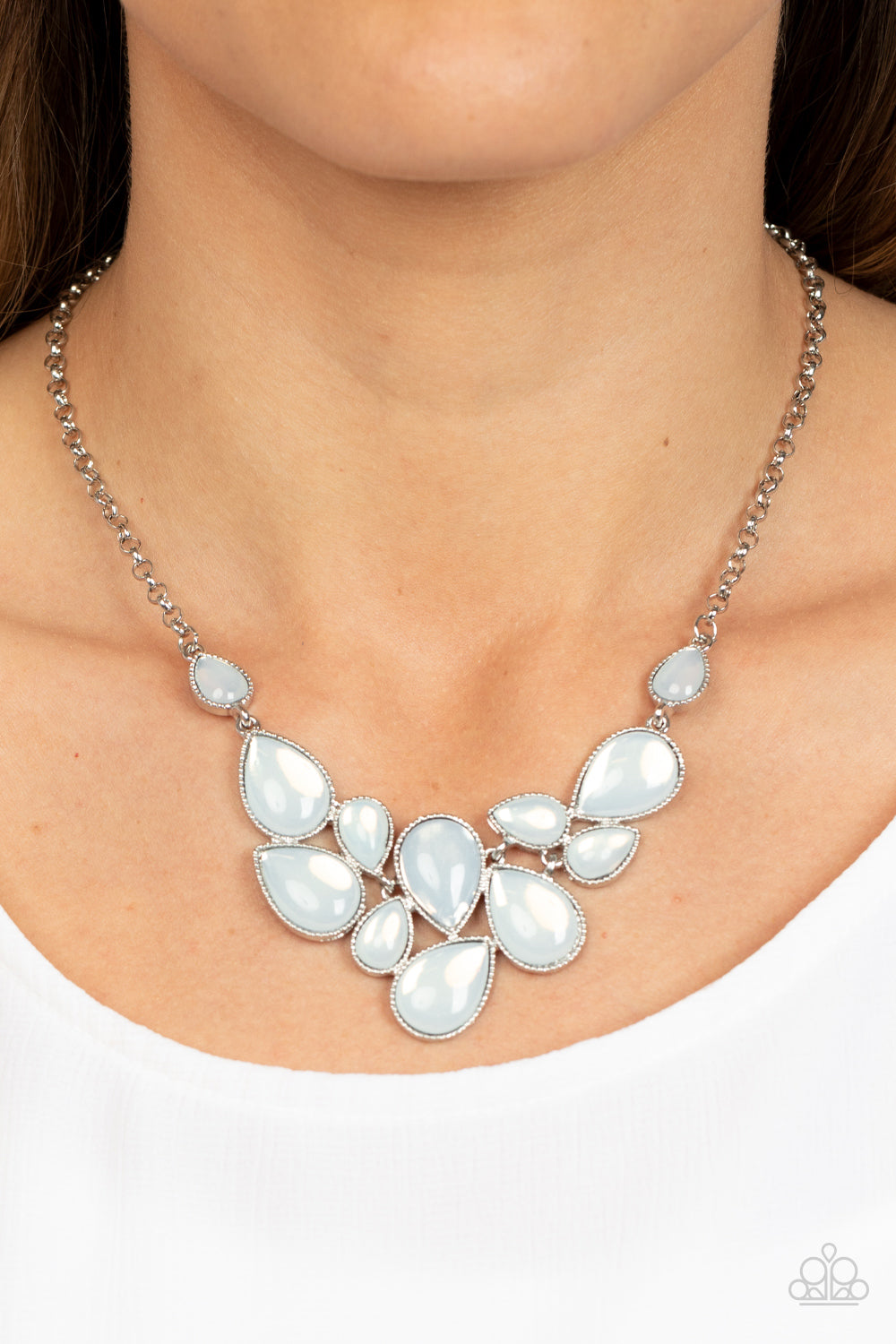 Keeps GLOWING and GLOWING - White necklace