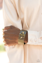 Load image into Gallery viewer, Flickering Fortune - Brass bracelet
