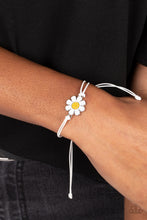 Load image into Gallery viewer, DAISY Little Thing - White bracelet
