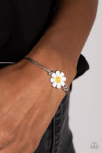 Load image into Gallery viewer, DAISY Little Thing - Silver bracelet
