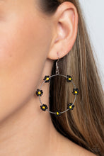 Load image into Gallery viewer, Dainty Daisies - Black earrings
