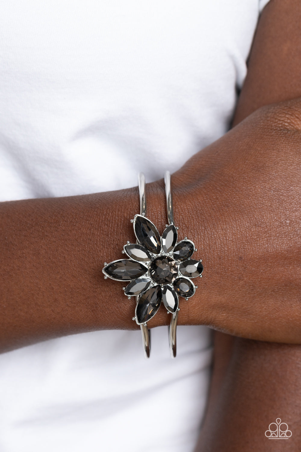 Chic Corsage - Silver bracelet