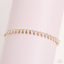 Load image into Gallery viewer, Dynamic Diamonds - Gold bracelet
