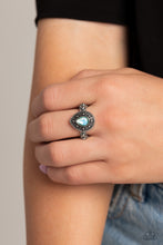 Load image into Gallery viewer, Opera Showcase - Green ring

