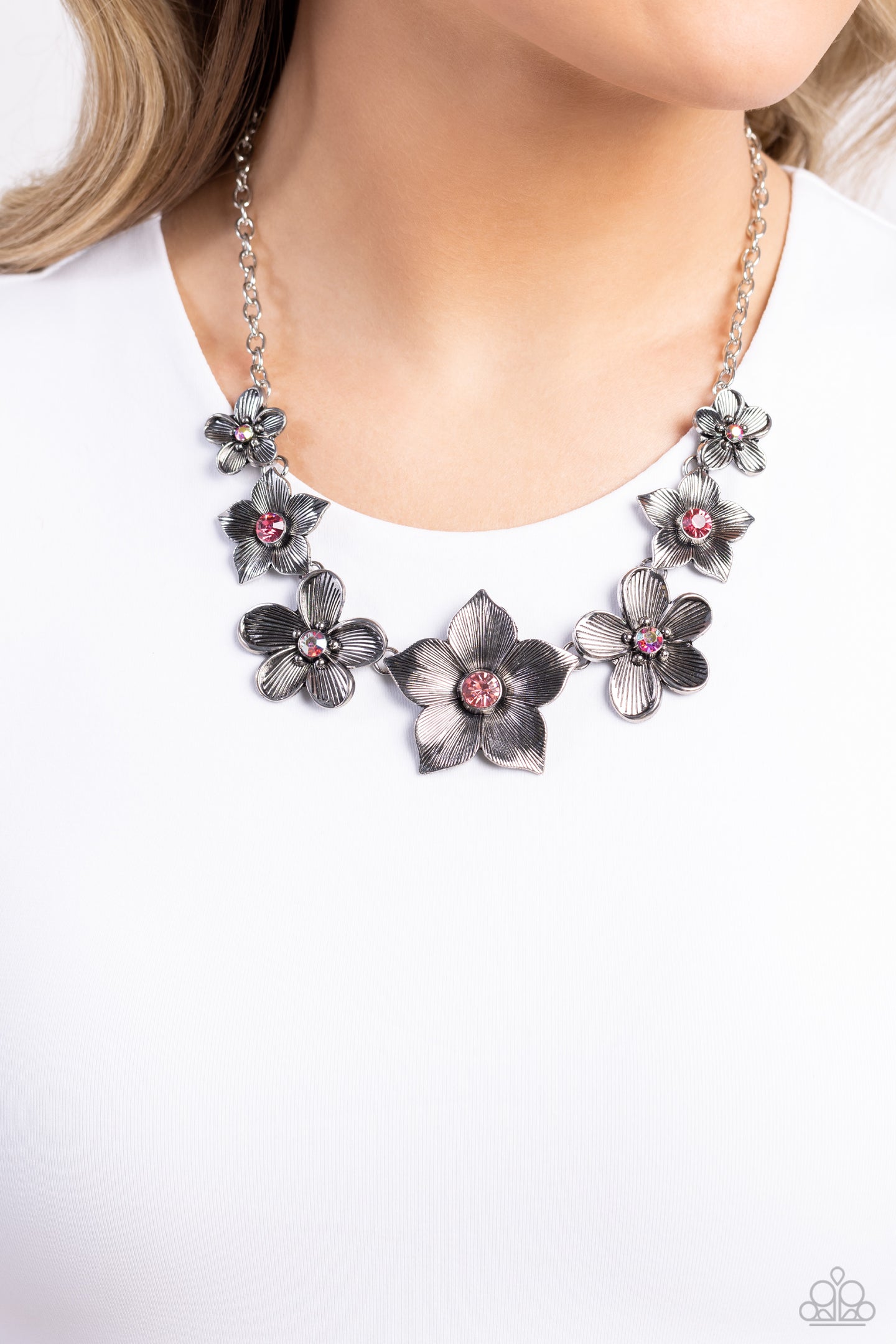 Free FLORAL - Pink Necklaces