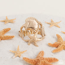 Load image into Gallery viewer, Seashell Showcase - Gold ring
