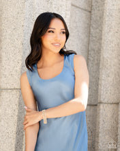 Load image into Gallery viewer, Elusive Elegance - Gold bracelet
