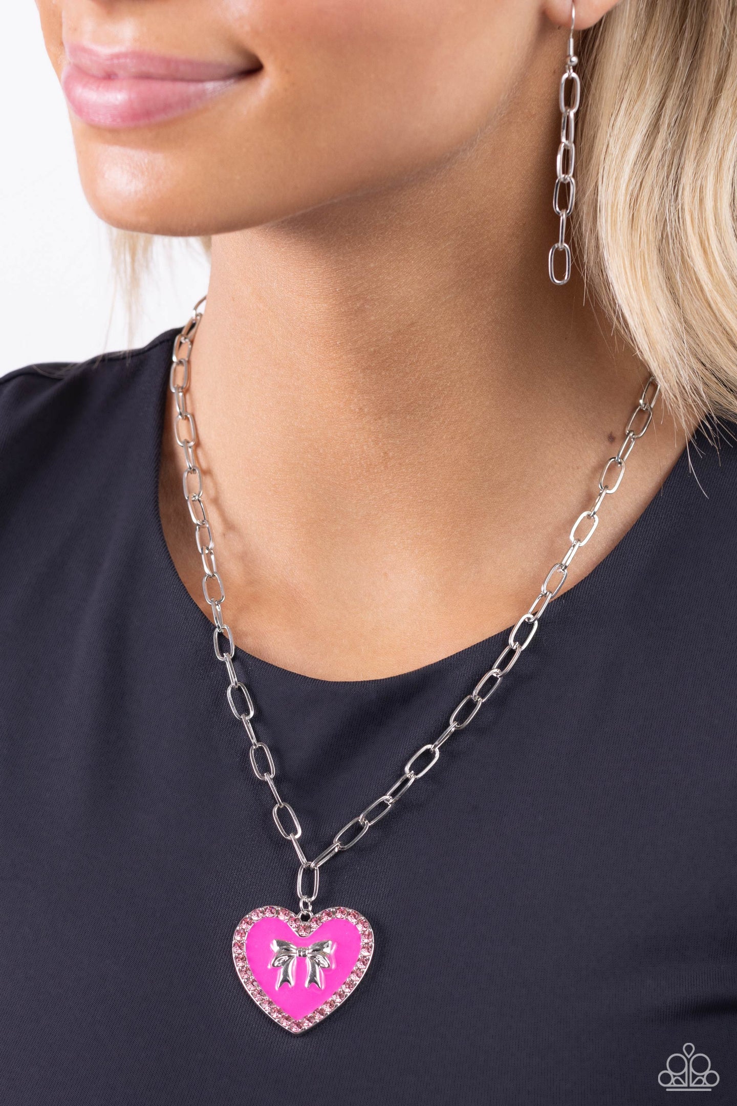 Romantic Gesture - Pink necklace