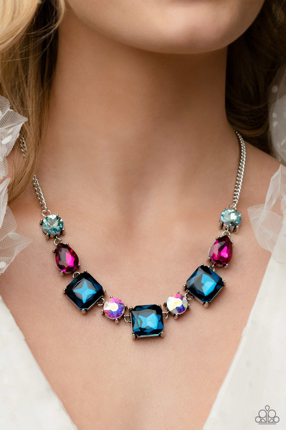 Elevated Edge - multi -necklace
Exclusive life of the party