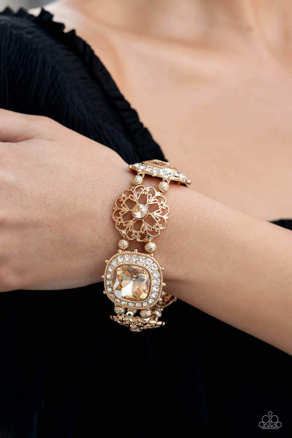Gilded Gallery Gold Bracelet 

Exclusive life of the party